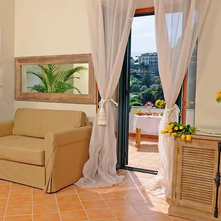 بيت ضيافة Maison Liparlati 4*